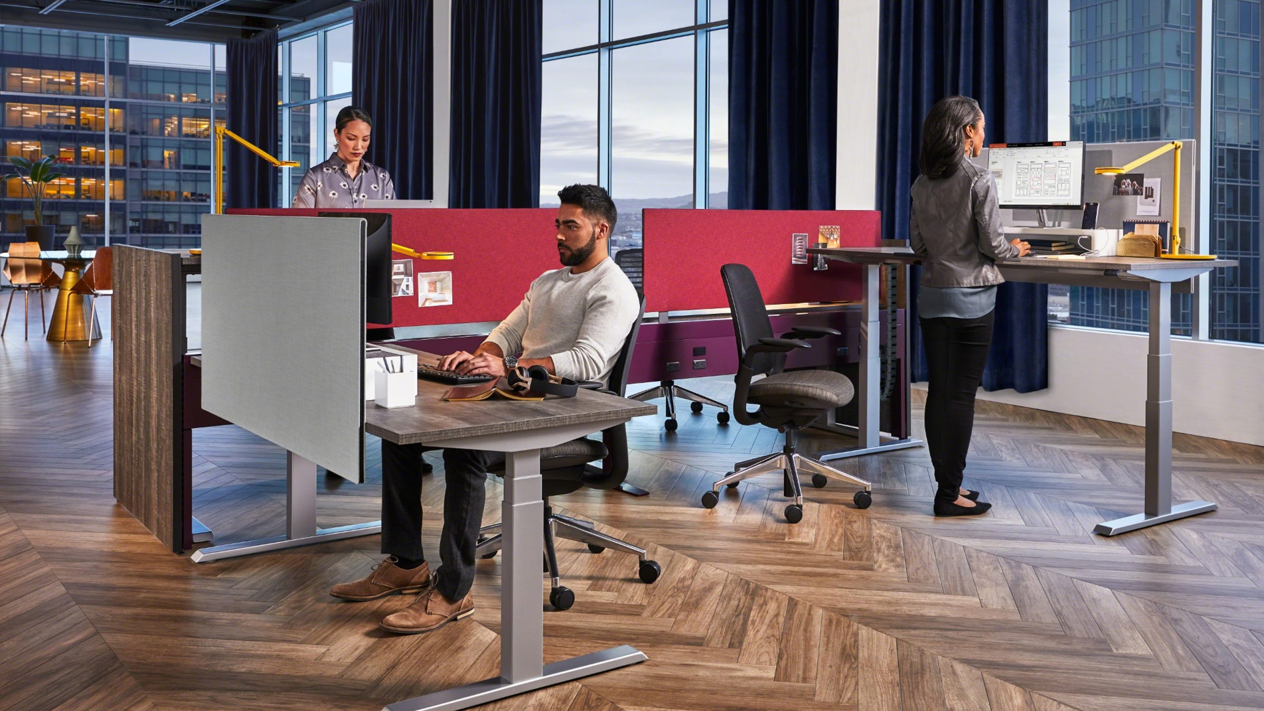 Migration height-adjustable desks
